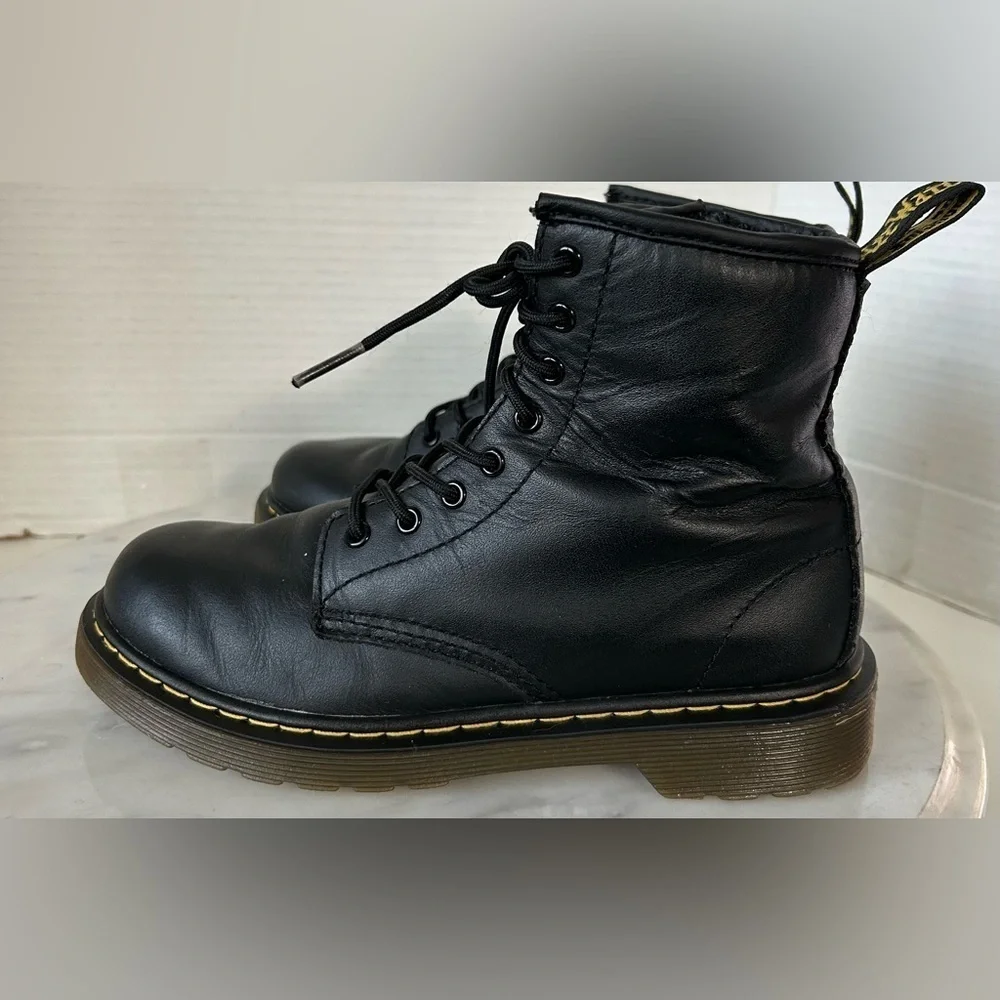 DR. MARTINS 1460 JUNIOR 3Y, flexible cemented sole construction for growing feet